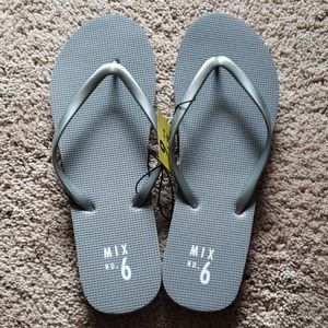 Mix no. 6 flip flops sz 10